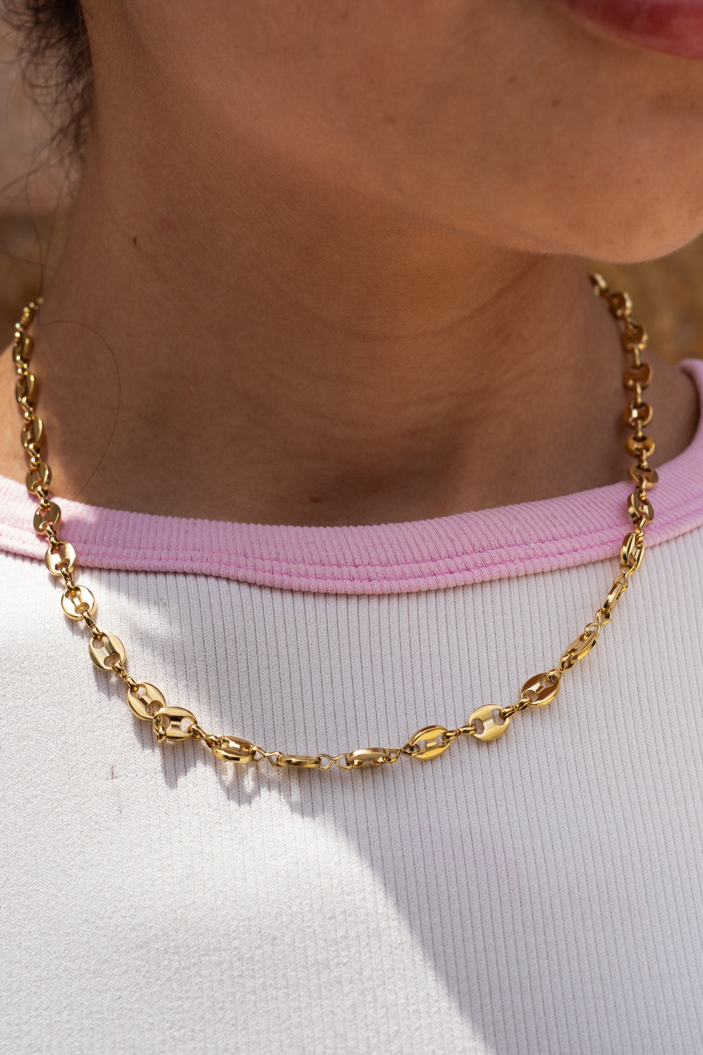 Cadena Tejido Gucci mujer KAVRA puesta — look femenino