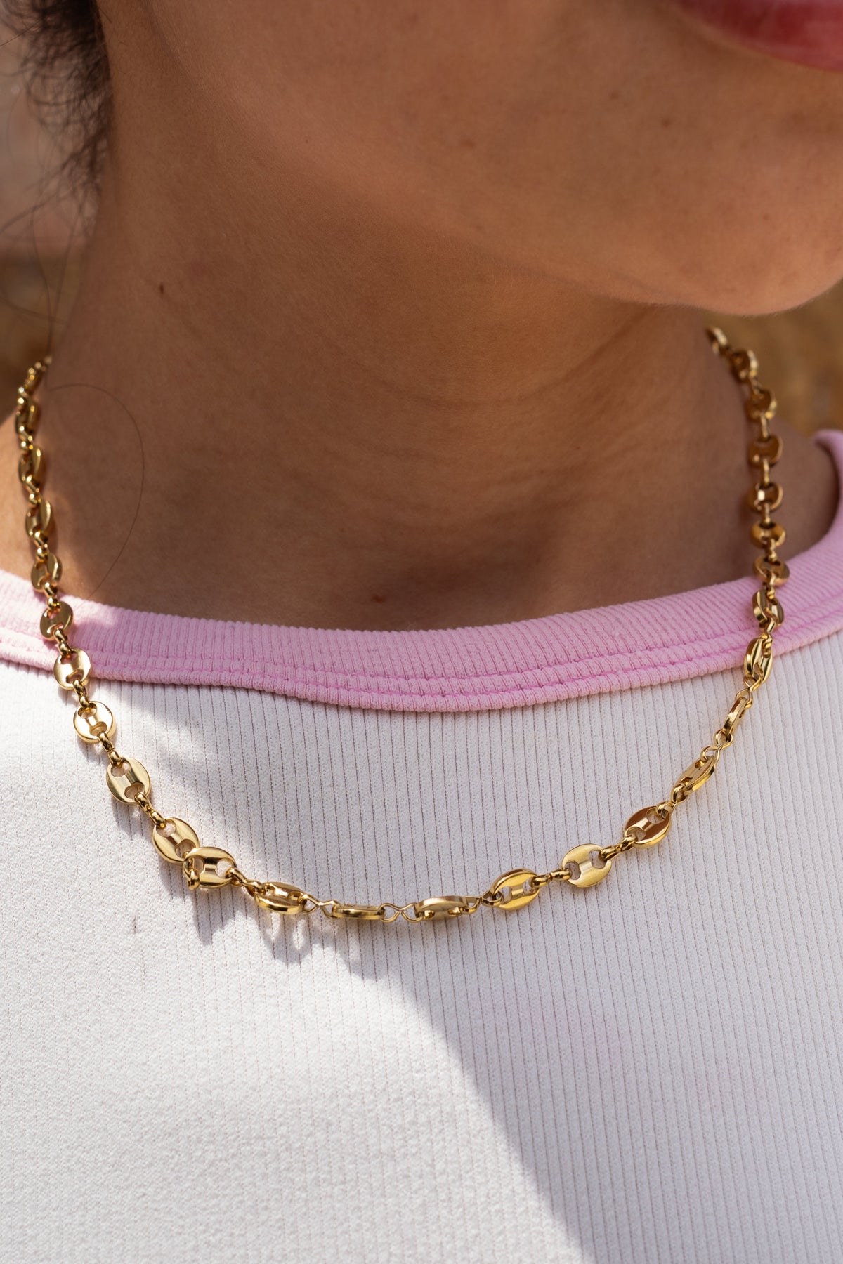 Cadena Tejido Gucci mujer KAVRA puesta — look femenino