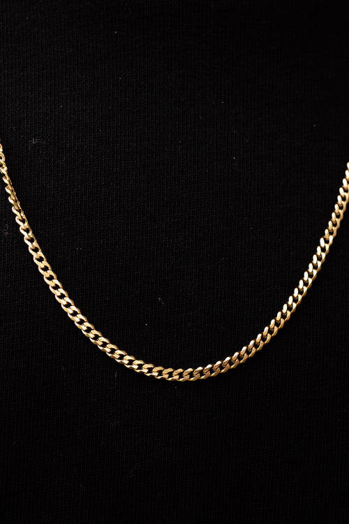 Cadena Cubana KAVRA — detalle eslabón fondo negro