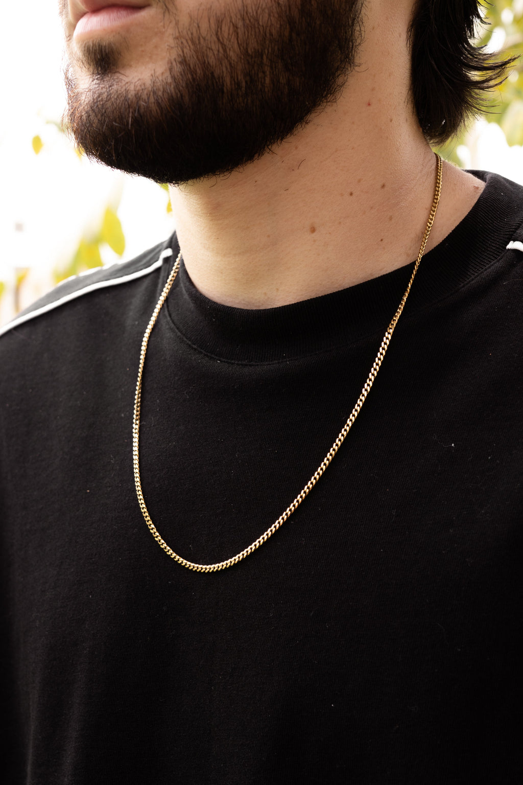 Cadena Cubana KAVRA puesta — look masculino lateral