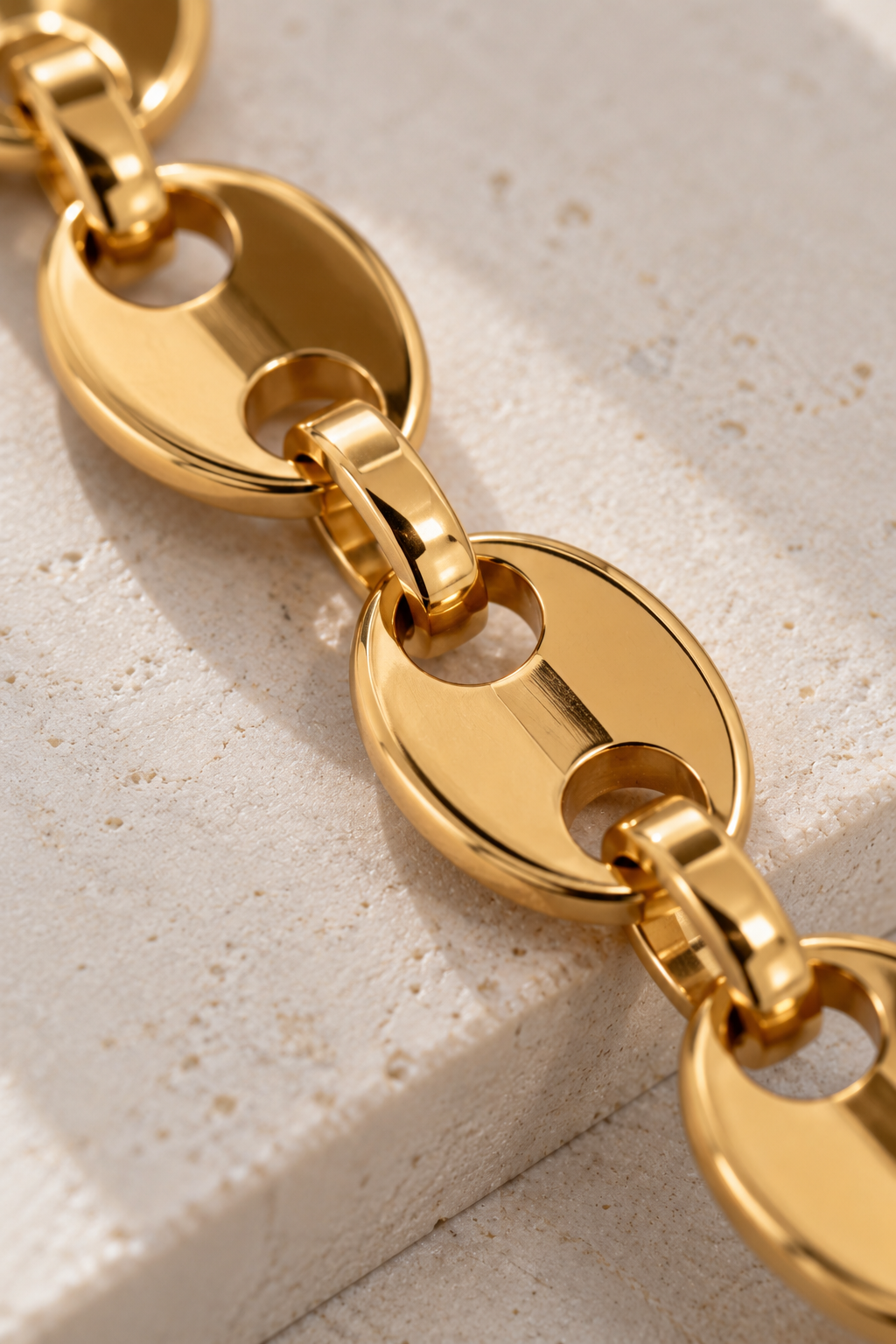 Cadena Tejido Gucci KAVRA — detalle macro del eslabón